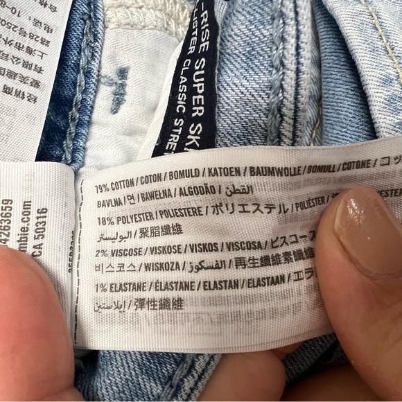 Hollister Low-Rise Super Skinny Light Wash Jeans, Size 5 Short - Picture 7 of 7